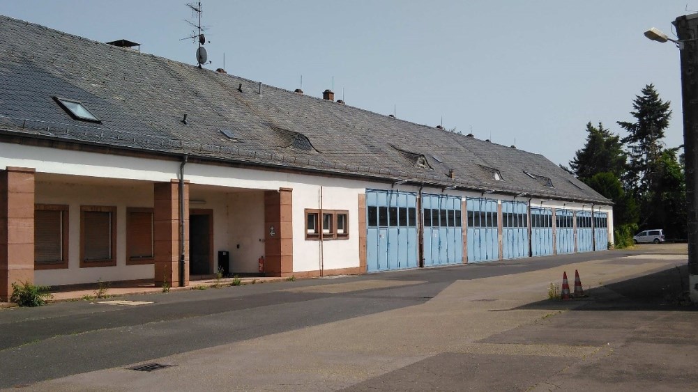 Fahrzeughalle